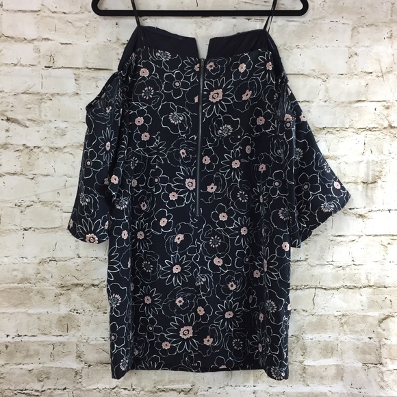 J.O.A Off Shoulder Flare Sleeve Dress✨ - Picture 6 of 8